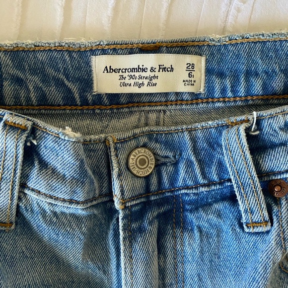 Abercrombie Ultra High Rise 90s Straight Jean - Picture 5 of 9